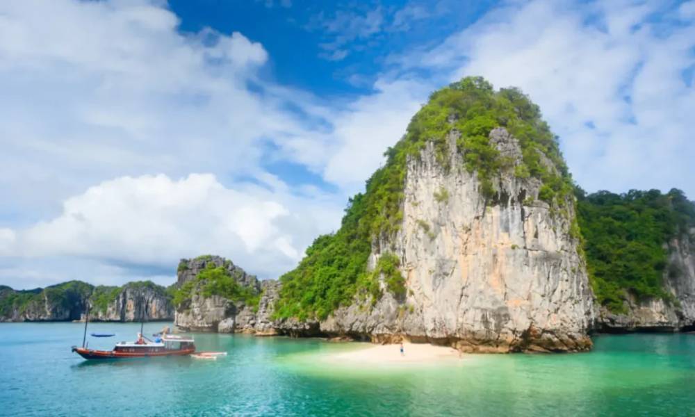 Vẻ đẹp vịnh lan hạ đầy thơ mộng