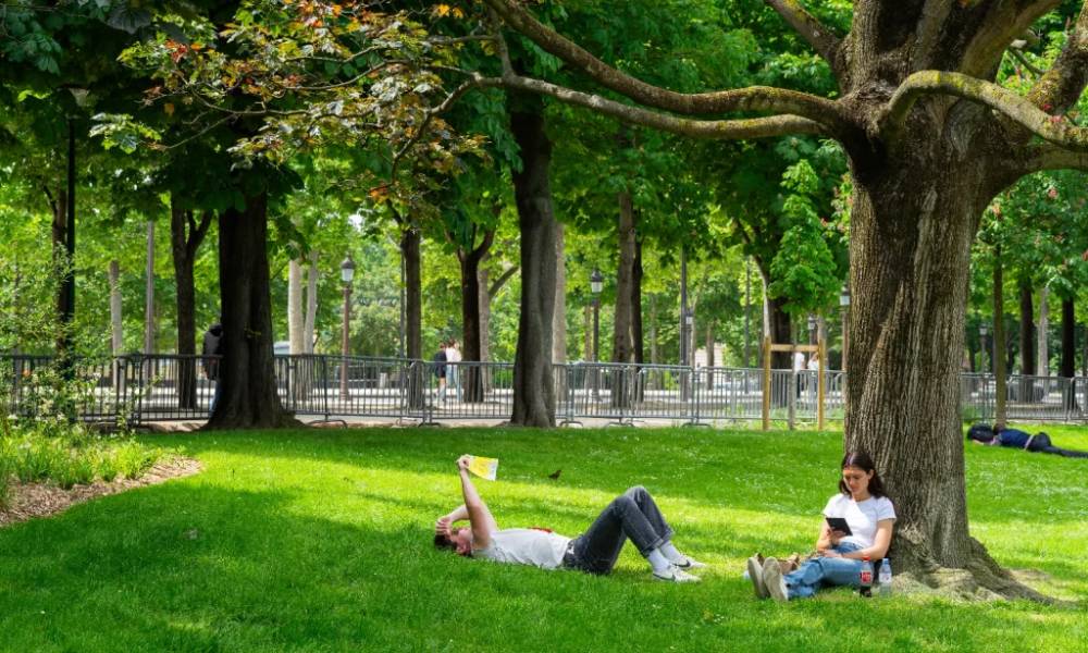 Công viên xanh mát tại Paris