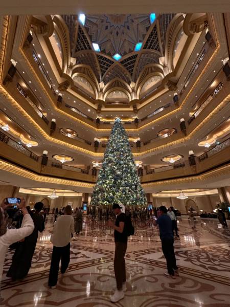 Nội thất sản lớn bên trong Emirates Palace Mandarin Oriental