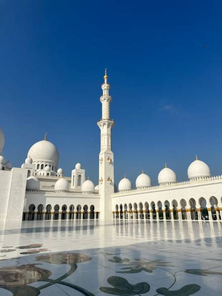 Khoảng sân Nhà thờ Hồi giáo Sheikh Zayed