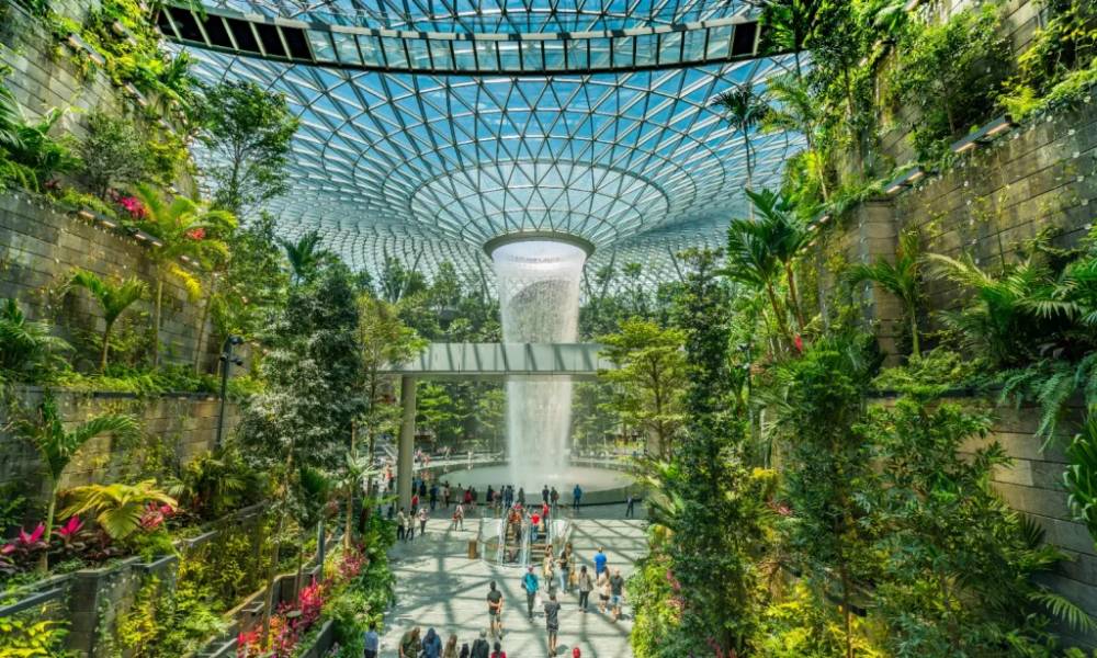 Sân bay Changi tại Singapore được bao phủ bởi cây xanh