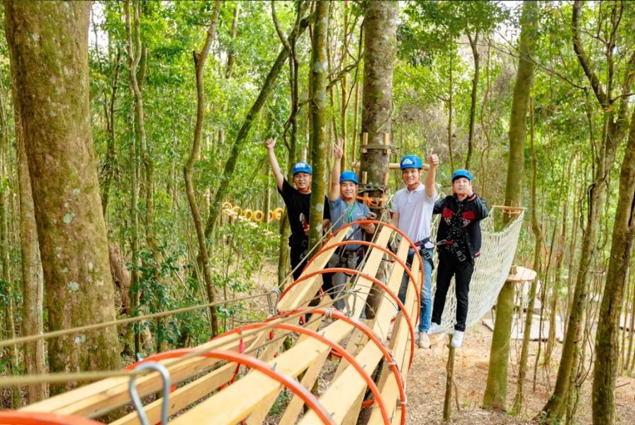 Tham gia các trò chơi cùng bạn bè đầy phấn khích