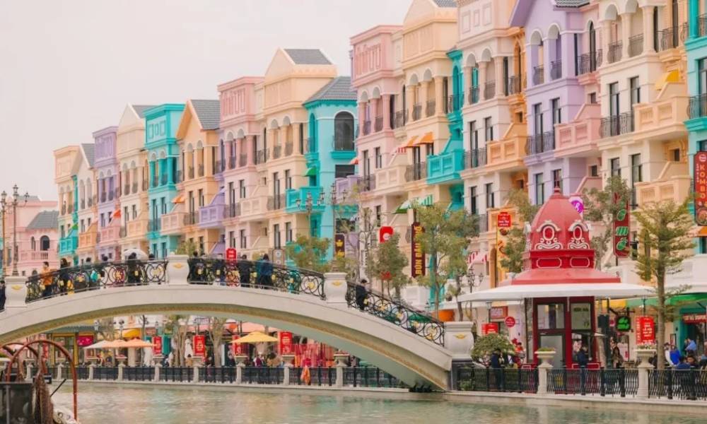 Kiến trúc Á Âu vô cùng độc đáo tại Mega Grand World Hà Nội