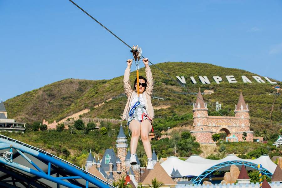 Tham gia các trò chơi mạo hiểm tại Adventure Land