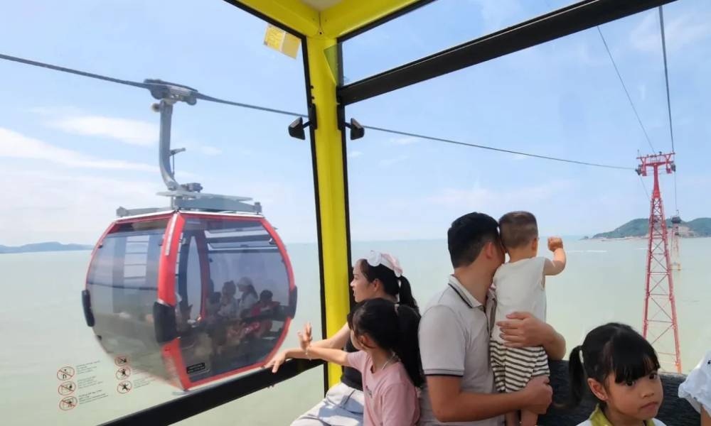 Ngắm nhìn biển Cửa Lò từ trên cao cùng gia đình