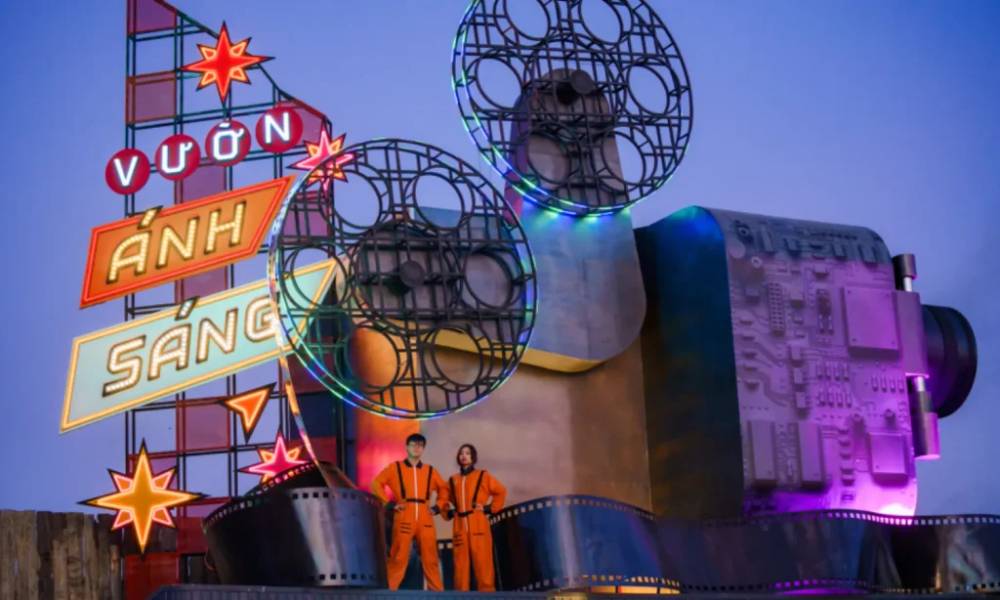 Check-in cùng bạn bè tại Vườn Ánh Sáng Lumiere