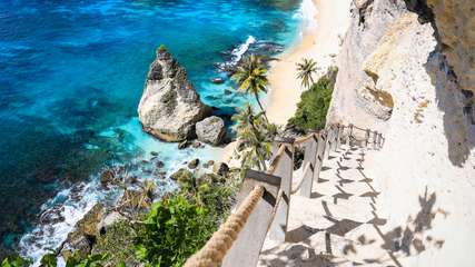 Diamond Beach Bali: A Complete Guide to Nusa Penida's Most Spectacular Beach, Traveloka Team