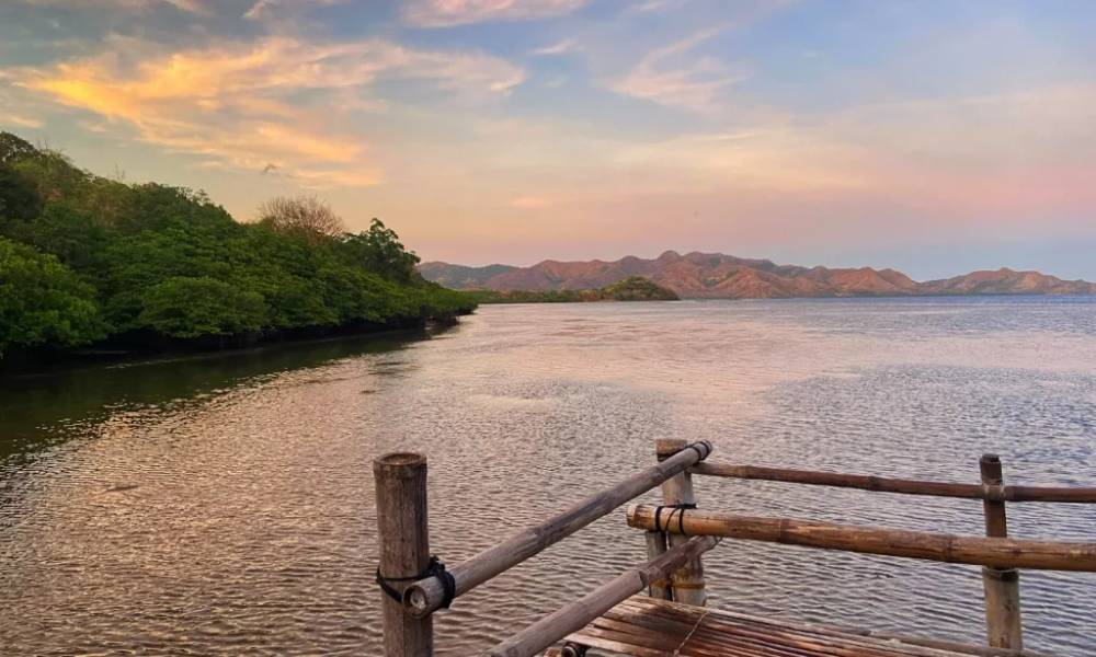 Hoàng hôn tại hồ nước nóng vô cùng đẹp