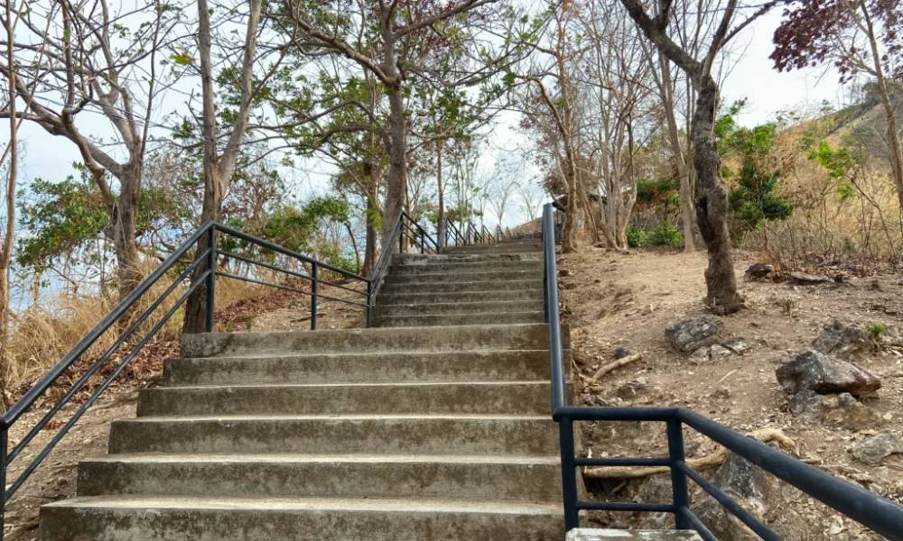 Thiên nhiên hoang sơ trên đường lên tới đỉnh