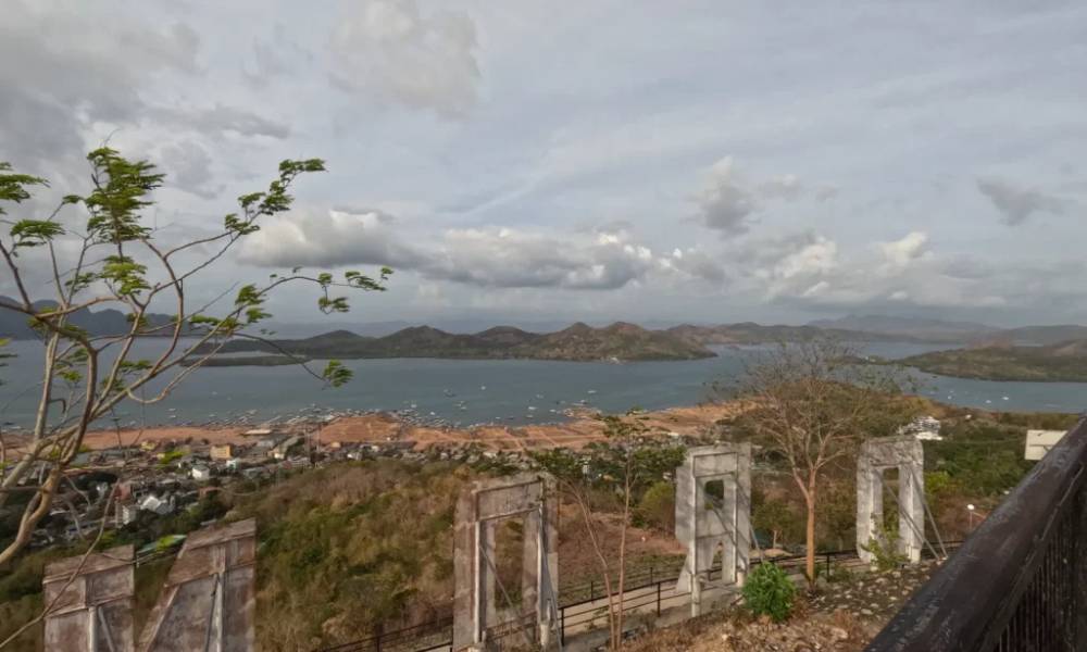 Thị trấn Coron từ trên đỉnh nhìn xuống