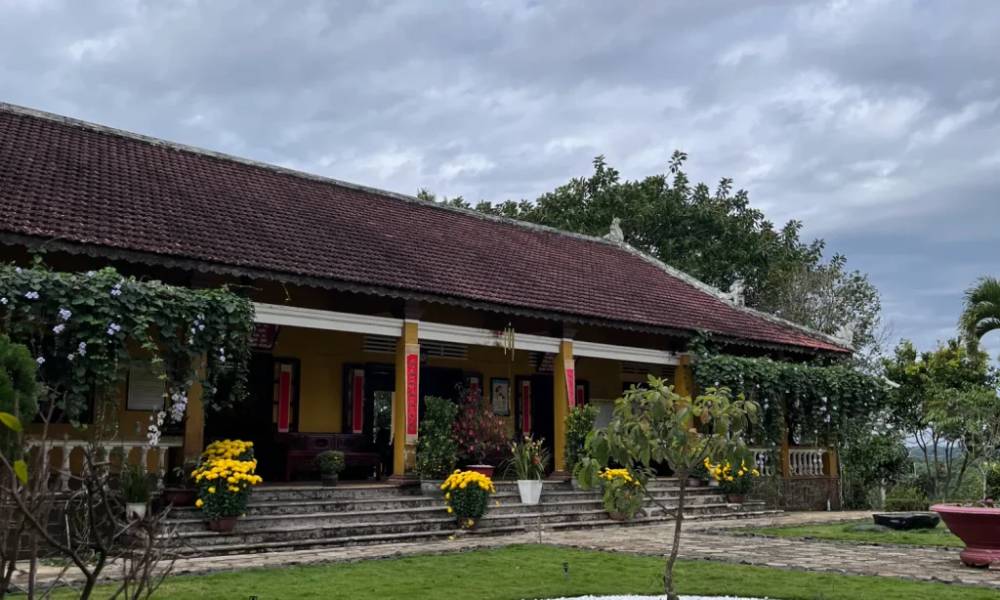 Gian nhà thờ phụ phía sau chùa