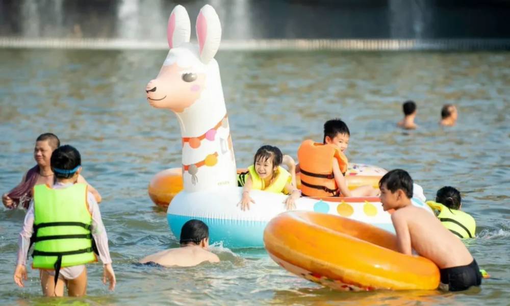 Các bé vui chơi thỏa thích tại khu vực Coral