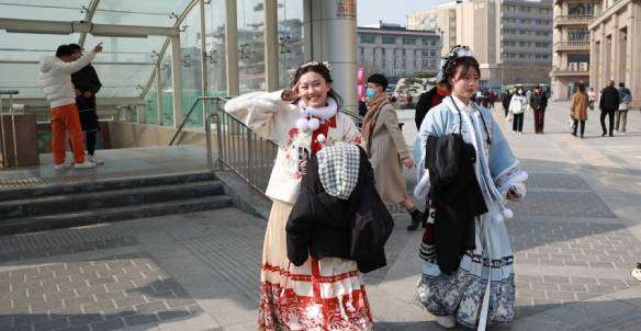 Mid-Autumn Festival Costume Inspiration: Traditional and Modern Outfit Ideas Mid-Autumn Festival Costume Inspiration: Traditional and Modern Outfit Ideas