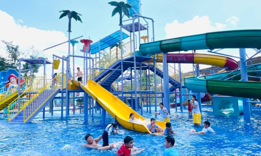 Hồ bơi ngoài trời tại công viên nước Mekong Aqua Park