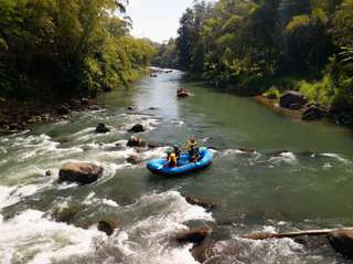 Sungai Ayung: Wisata Arung Jeram Eksotis di Bali, Mas Bellboy