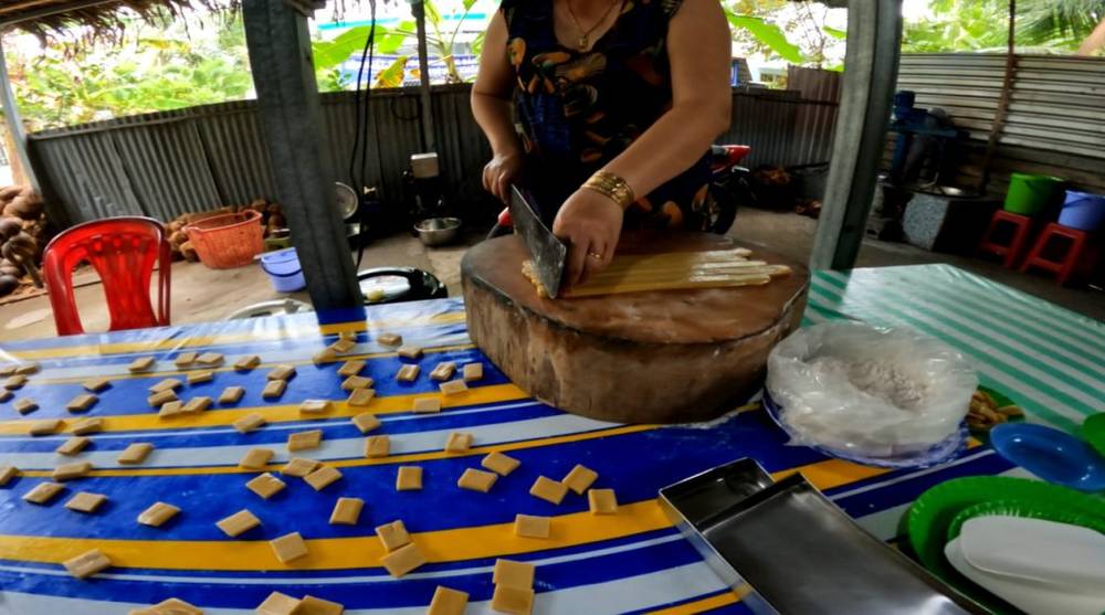 Sản xuất kẹo dừa