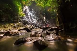 10 Air Terjun di Gianyar Favorit Wisatawan, Suguhkan Panorama Menakjubkan!, Mas Bellboy