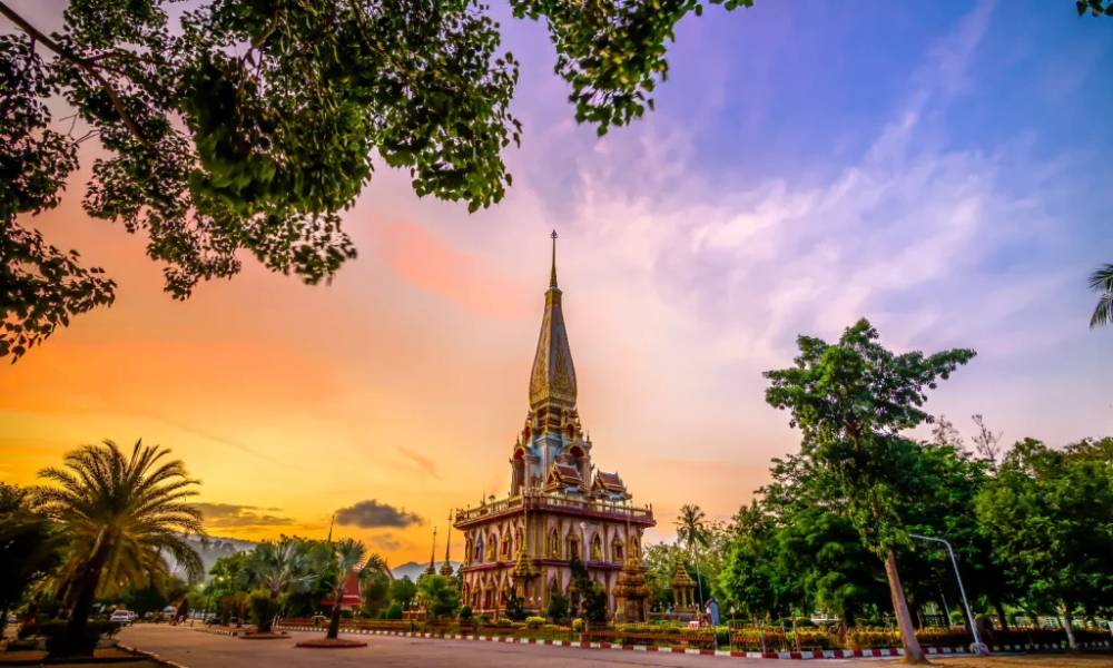 Cổng vào chùa Wat Chalong 
