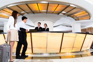 Front Office Hotel: Peran, Tugas, dan Fungsinya, Mas Bellboy