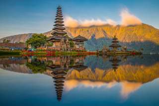 Pura Ulun Danu Beratan Bali: Sejarah, Harga Tiket, dan Tips Berkunjung Terlengkap, Travel Bestie