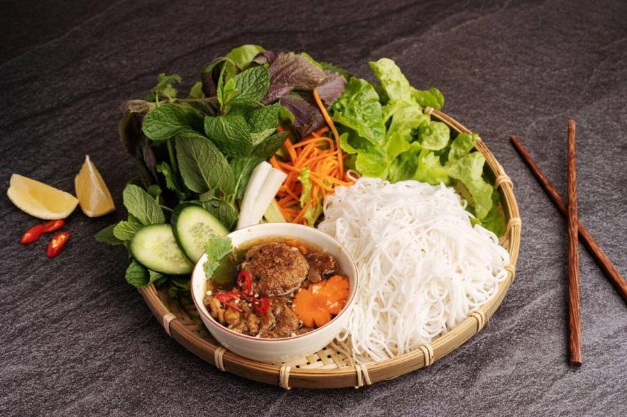 Tips to Eat Bun Cha Ha Noi