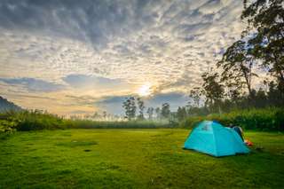 4 Rekomendasi Tempat Camping di Lembang, Cocok untuk Staycation!, Mas Bellboy