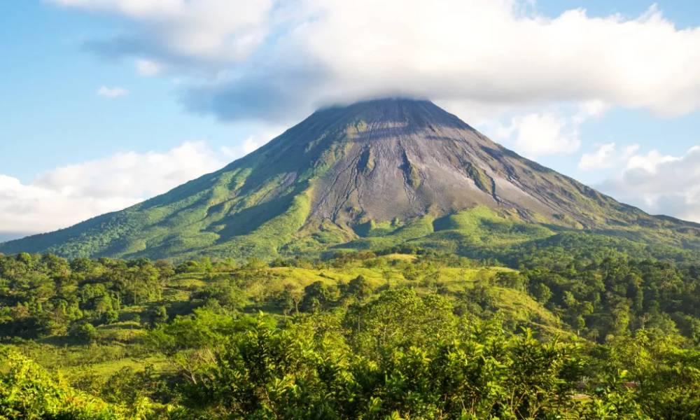 Núi Arenal