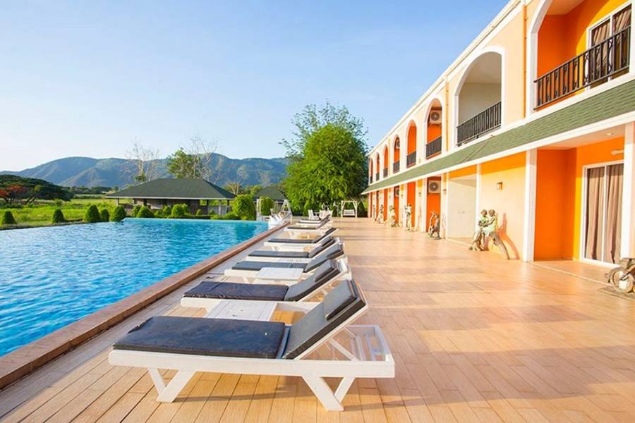 ที่พักที่ขึ้นชื่อเรื่องความสวยงามและความสงบในเขาใหญ่คือ Aurora Resort Khao Yai 