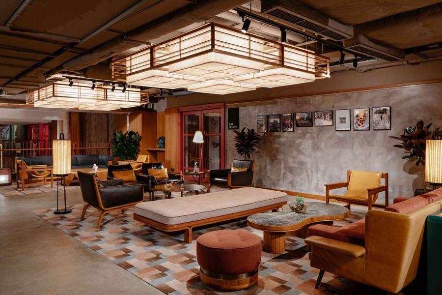 Nội thất màu gỗ trầm ấm của Eaton HK | Du lịch Hong Kong tháng 2