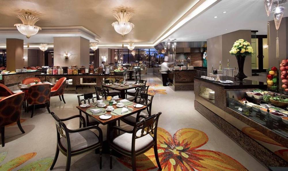 The Trans Luxury Hotel Bandung dengan restornan romantis