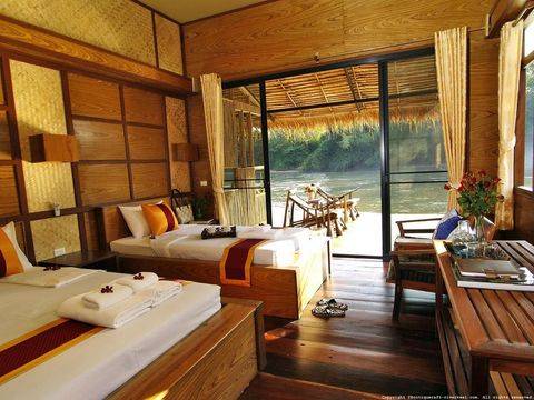 ที่พักกาญจนบุรีริมน้ำที่บูติค ราฟท์ รีสอร์ท เป็นที่พักเรือนแพริมแม่น้ำแคว