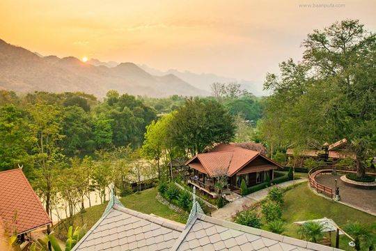 ที่พักติดน้ำตกกาญจนบุรีที่ต้องไปโดน Baanpufa Resort