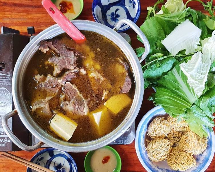 Nồi lẩu bò bốc khói nghi ngút | Bản đồ du lịch Đà Lạt