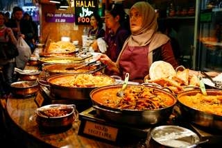 10 Vegan and Halal Food in Seongsu: Best Restaurants & Dining Tips, Global Team