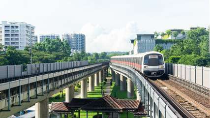 Singapore MRT Operating Hours Today & Peak Time Guide