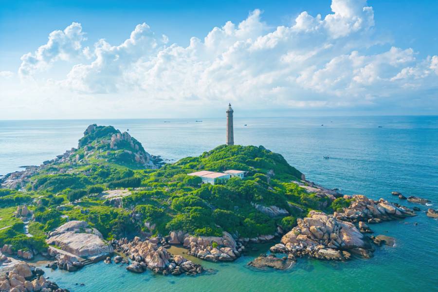 Vẻ đẹp của ngọn hải đăng cổ nhất Việt Nam - Mũi Kê gà nhìn từ trên cao | Bản đồ du lịch Phan Thiết