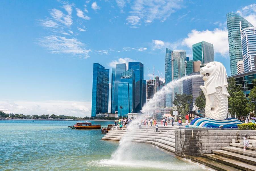 Bức tượng Sư Tử Biển nổi bật giữa vịnh Marina hiện đại | Cảnh đẹp Singapore