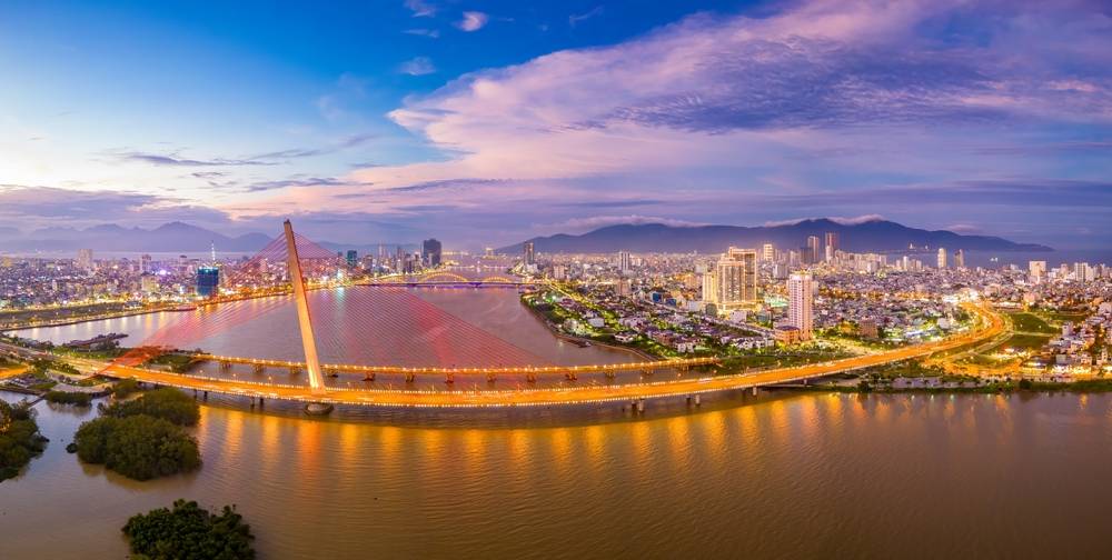 Cây Trần Thị Lý lung linh dưới ánh hoàng hôn