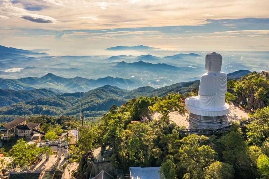 Chùa Linh Ứng Bà Nà tọa lạc ở độ cao 1.400m