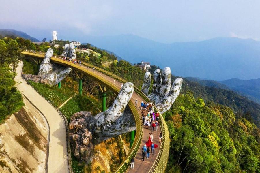 Check-in tại Cầu Vàng Đà Nẵng