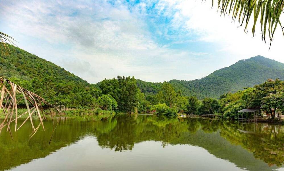 Du lịch cách Hà Nội 50km tại núi Hàm Lợn hùng vĩ