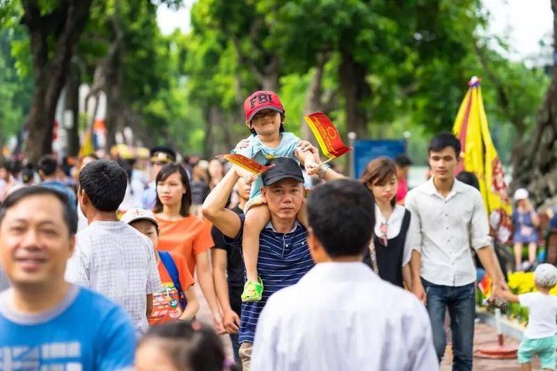 Phố đi bộ Hà Nội là địa điểm vui chơi gần Hà Nội không thể bỏ qua