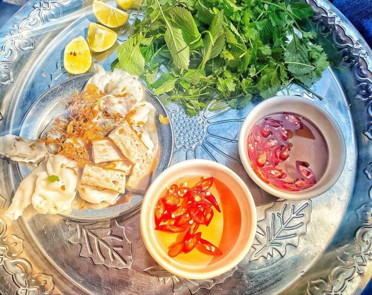 Phố cổ Hà Nội là địa điểm vui chơi Hà Nội với những món ăn ngon