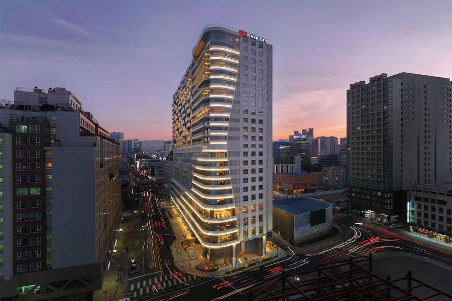 Daegu Marriott Hotel nằm tại vị trí trung tâm, tiện lợi di chuyển đến các điểm tham quan