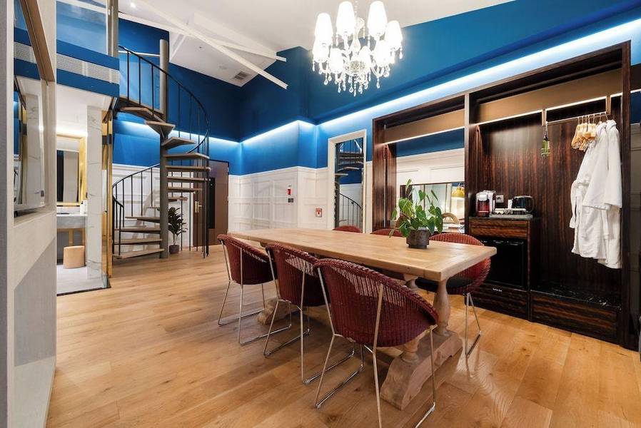 Hotel Inter Burgo nổi bật với kiến trúc Tây Ban Nha đặc trưng