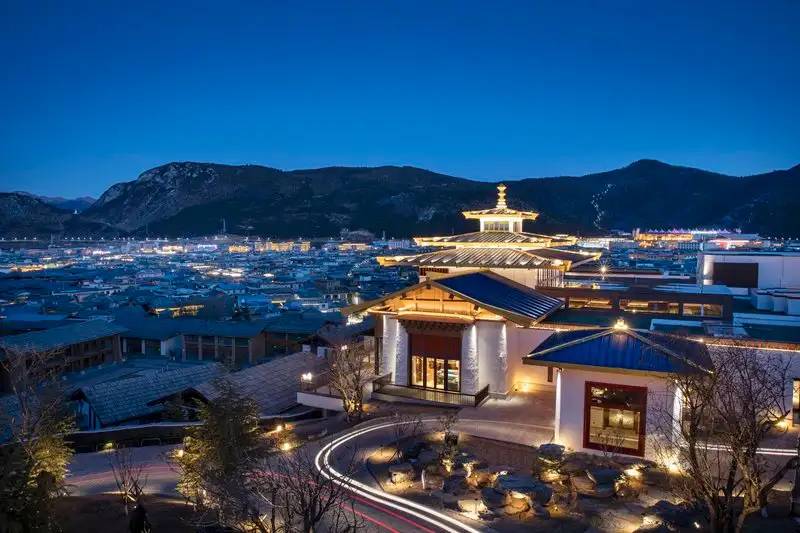 Không gian nghỉ dưỡng đẳng cấp tại khách sạn Indigo DIQING MOONLIGHT CITY, an IHG Hotel với kiến trúc truyền thống Tây Tạng I Núi tuyết Ngọc Long