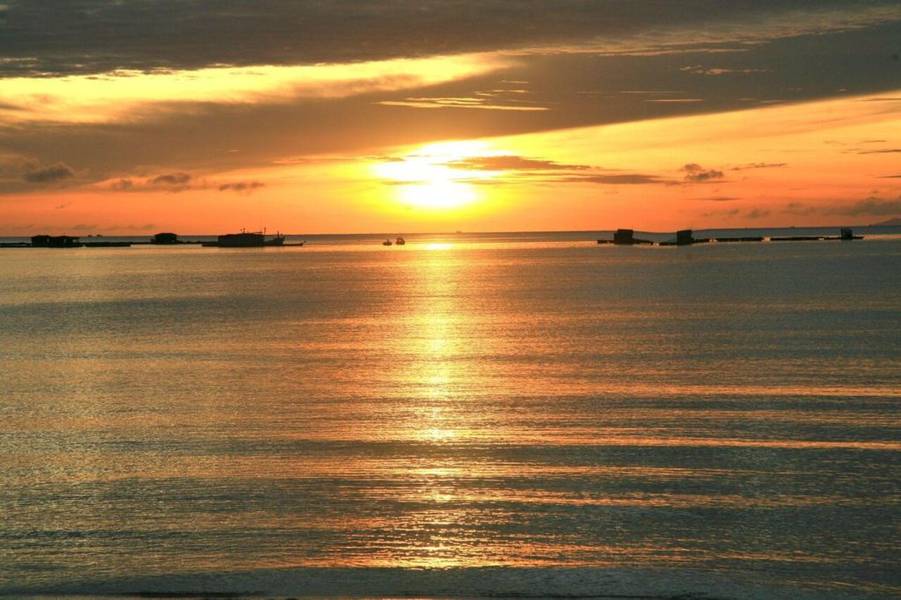 Khung cảnh hoàng hôn trên biển tại quần đảo Bà Lụa đẹp đến nao lòng