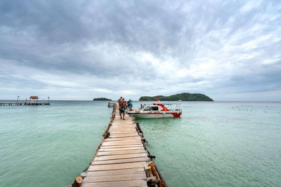 Du khách có thể tham quan quần đảo Bà Lụa bằng ca nô