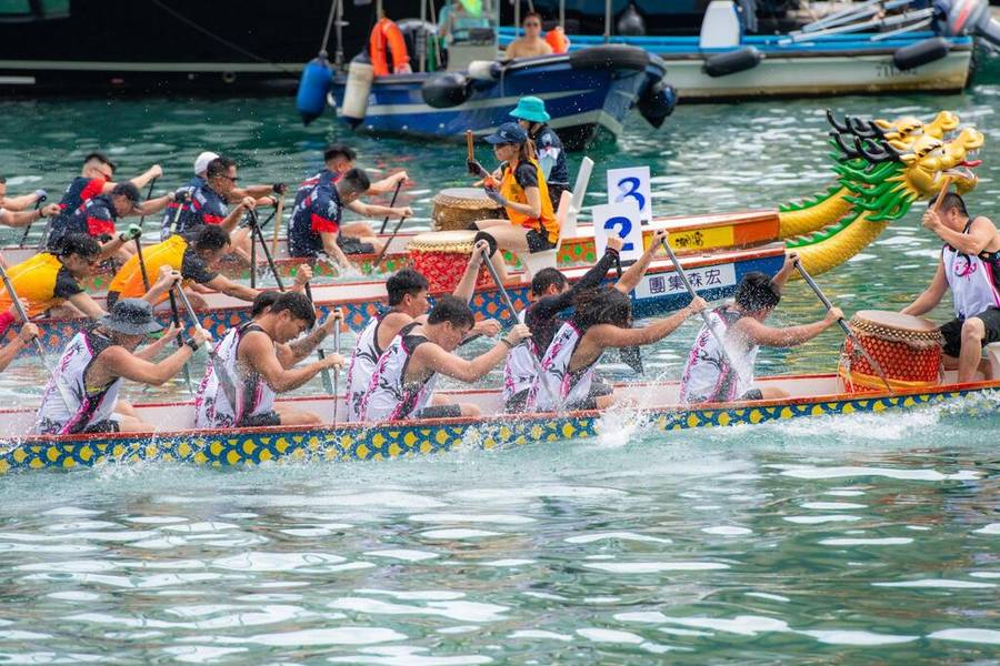 lễ hội thuyền rồng nổi tiếng tại Hồng Kông vào tháng 6