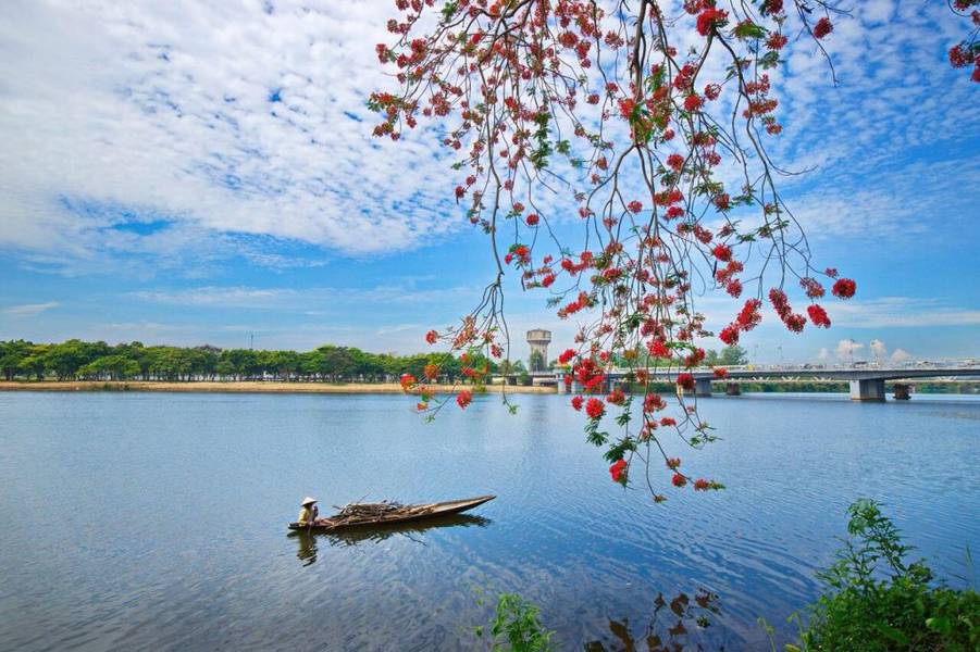 Sông Hương thơ mộng